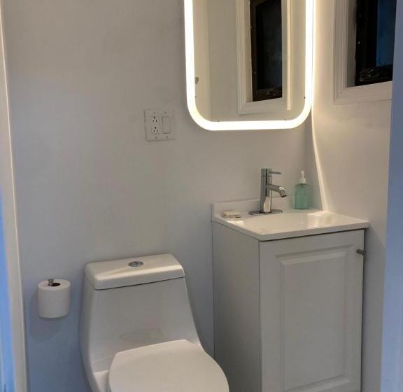 스탠다드 룸 공동 욕실, Minipod Ironbound Newark Superfast To Nyc+airport Train