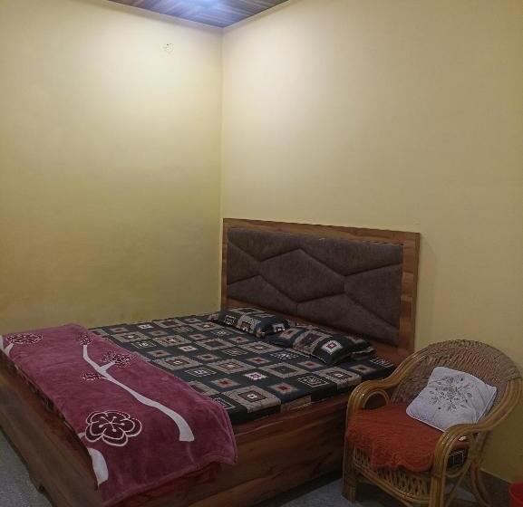 Номер Deluxe, Shri Hit Radha Mohan Dham