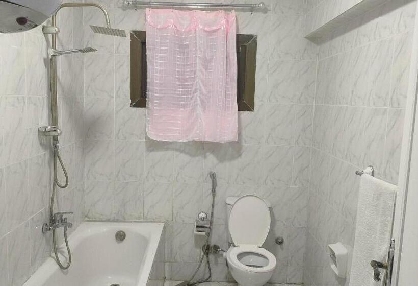 Bed in Shared Room with Shared Bathroom, Giza City Hotel سيتي أوتيل الجيزه