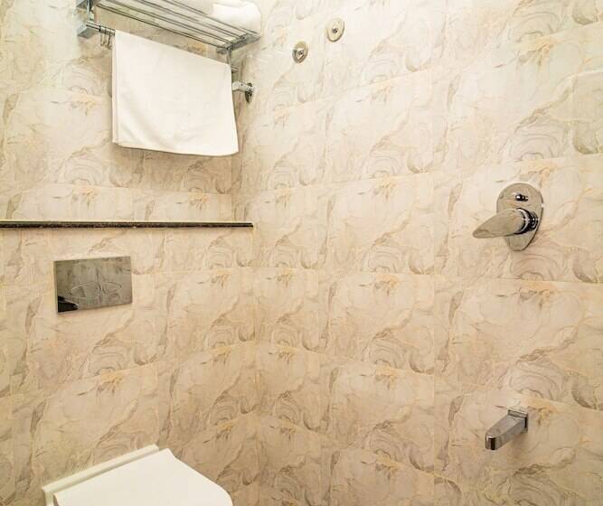 Quarto Deluxe, The Auberge Boutique Hotel   Manyata Tech Park
