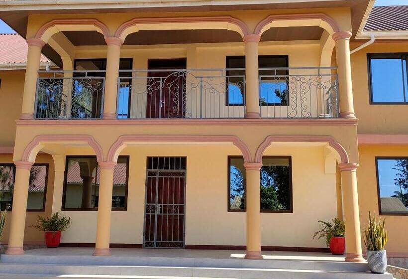 اتاق استاندارد, Keeney House At St. Gabriel S