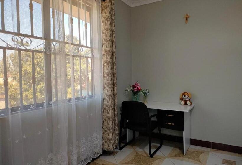 اتاق استاندارد, Keeney House At St. Gabriel S