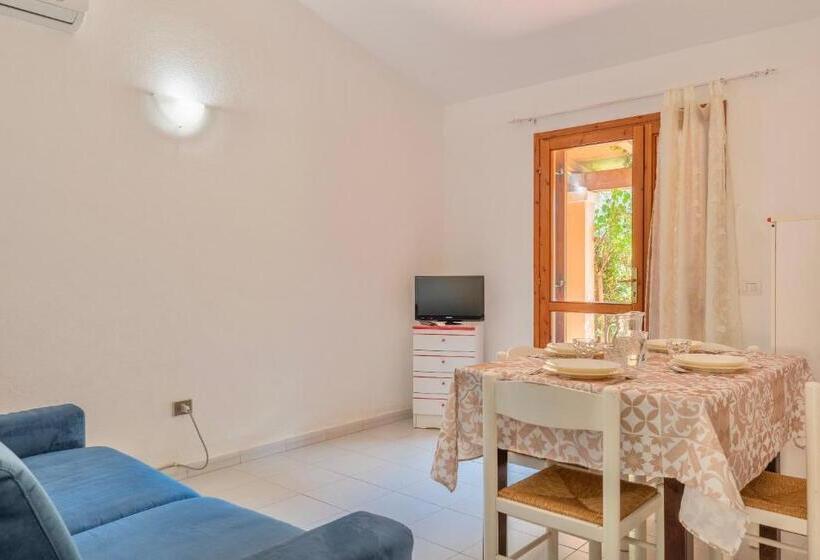 آپارتمان 2 خوابه, Apartments With Air Conditioning And Private Outdoor Area In The Center Of San Teodoro
