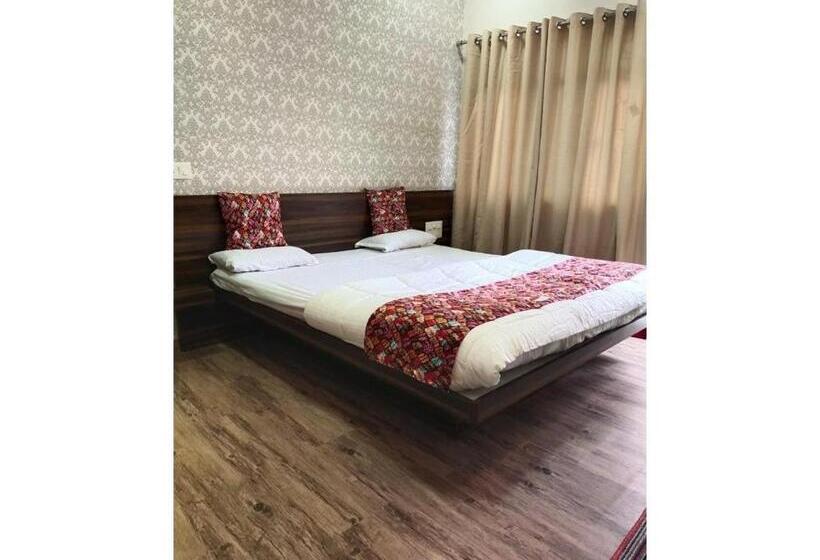 Номер Deluxe, Geeta Lodge, Solapur