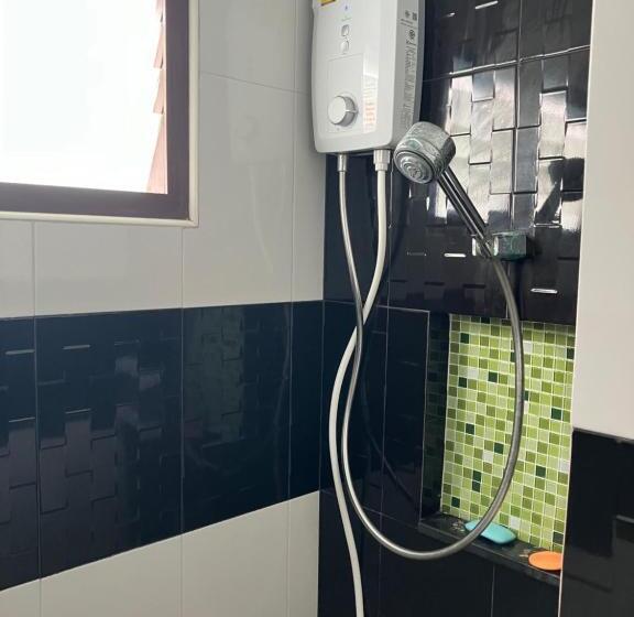 Кровать в Общей Комнате, Nacha Hostel, Koh Phi Phi, Krabi. Thailand