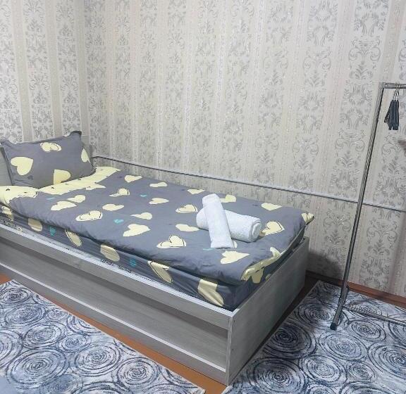 חדר סטנדרט לשלושה עם חדר אמבטיה משוף, Qamar Family Guest House