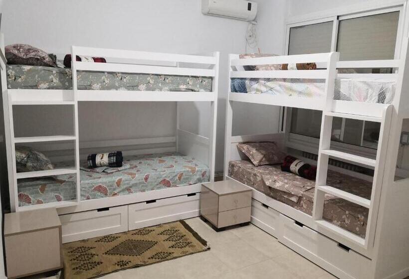 تختخواب در اتاق مشترک, Hostel La Corniche