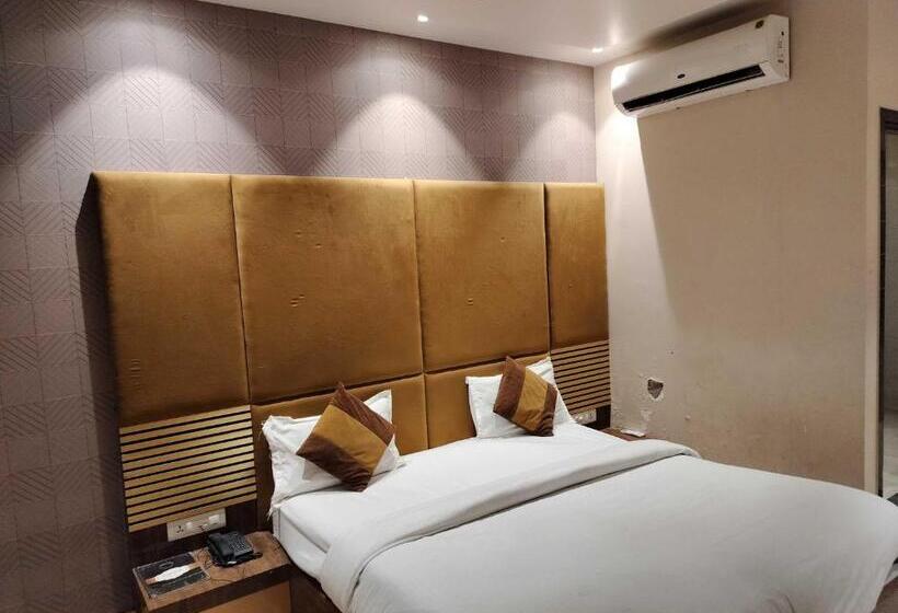 トリプルクラシックルーム, Fabhotel Jp Villa