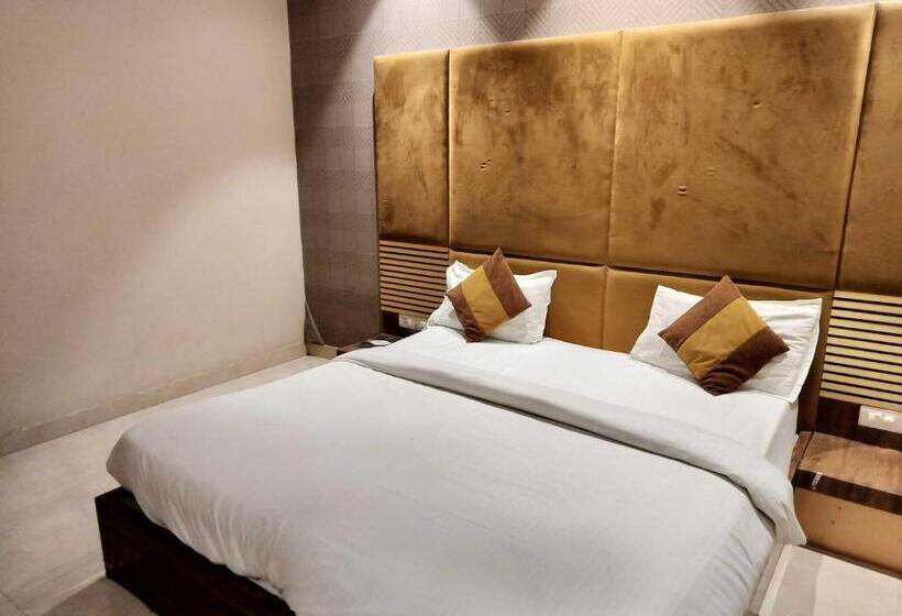 トリプルクラシックルーム, Fabhotel Jp Villa