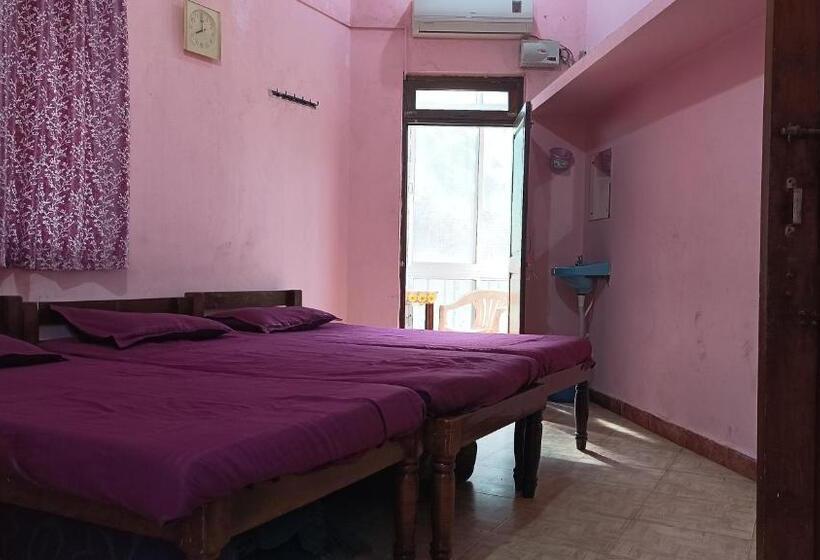 Семейный Номер, Haldankar Guest House