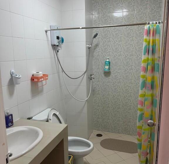 バルコニー付きデラックスルーム, Petunya Phuket Guest House