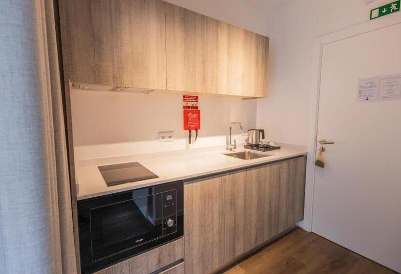 Номер Deluxe, Watts House