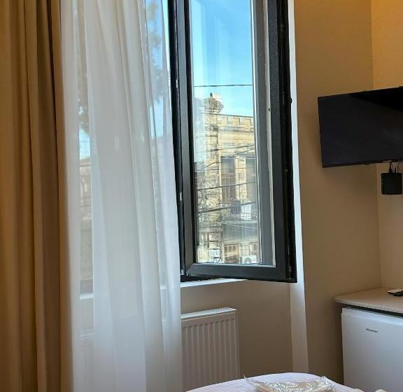 اتاق استاندارد سه نفره, Bina N28