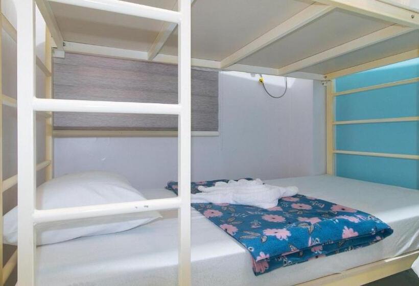 Номер Стандарт Четырехместный Совместный Санузел, Catlea Inn