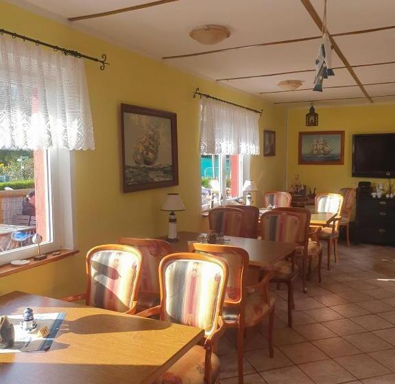 Номер Стандарт, Doppelzimmer Mit Gemeinschaftsbad Fuer 2 Personen Auf Ruegen H3zi4