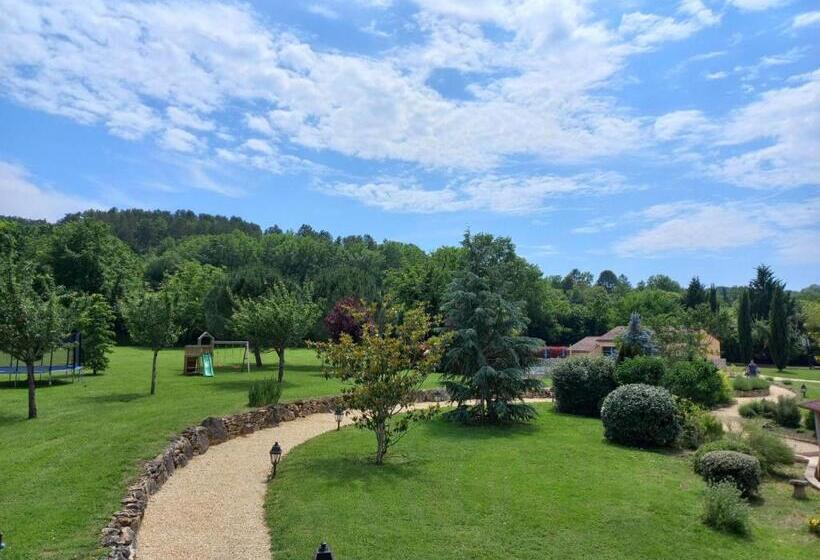 Номер Стандарт Вид на Сад, Domaine Benester   Chambre Léonie   4 épis