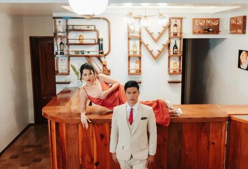 اتاق لوکس با چشم‌انداز باغ, Rich Vania Suites
