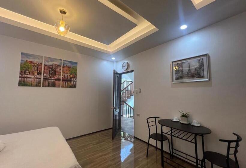 اتاق خانوادگی با چشم‌انداز باغ, Rich Vania Suites
