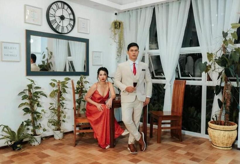 اتاق استاندارد سه تخته با چشم‌انداز باغ, Rich Vania Suites