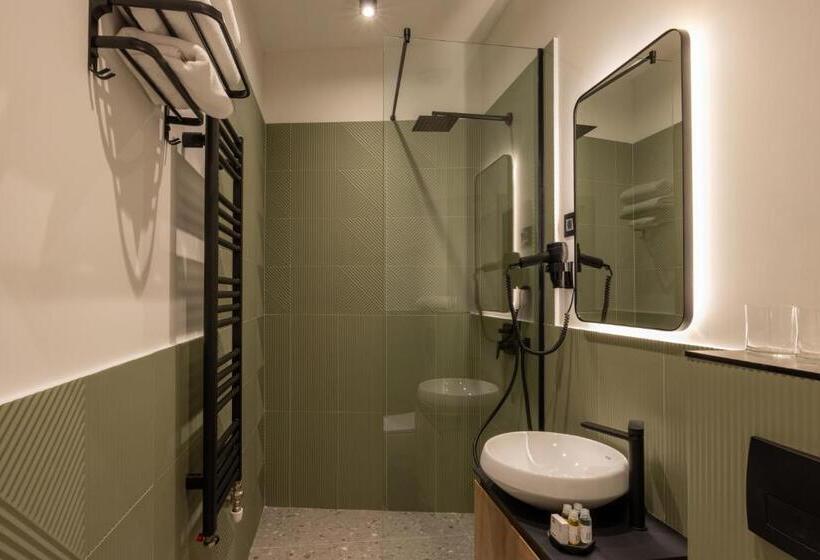 سوییت جونیور, Hop Inn Rooms & Suites