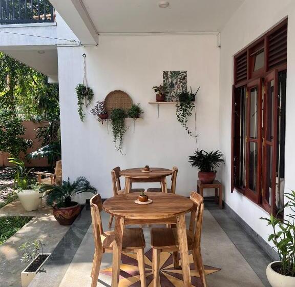 Номер Стандарт Внутренний, The Native Weligama