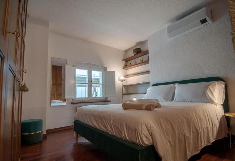 1 Bedroom Penthouse Apartment, Umbrian Concierge   Duomo Accommodations