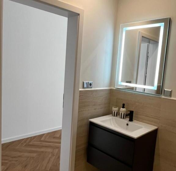 Апартаменты 1 Спальня с Балконом, Apartmány Malé Náměstí, Broumov