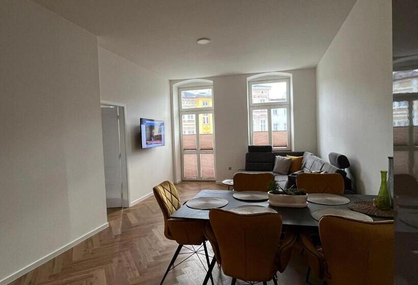 Апартаменты 1 Спальня с Балконом, Apartmány Malé Náměstí, Broumov