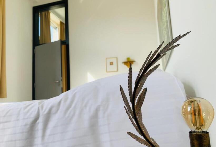 经济房, De Lotuspoort Met Mihr S B&b In De Abdij Van Bornem
