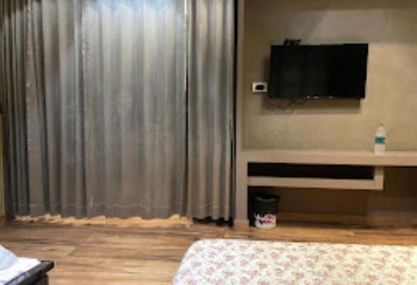 Номер Deluxe, Swastik Jammu, Jammu And Kashmir