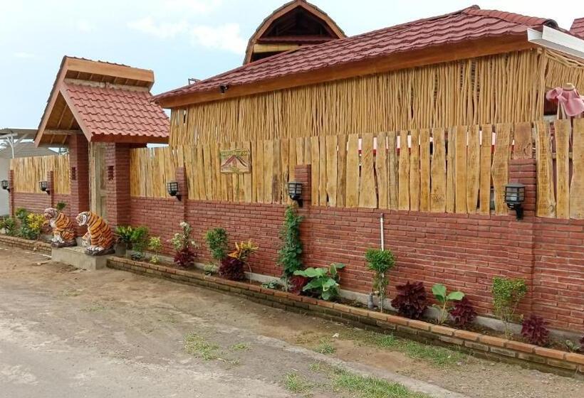 Номер Deluxe Вид на Бассейн, Melasti Mountain Villa, Amed Bali   Agung Room 2