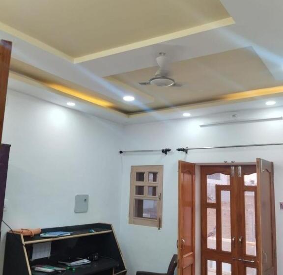 اتاق استاندارد با بالکن, Ab Guest House { Home Stay}
