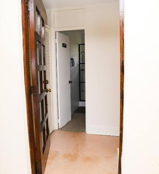 اتاق استاندارد, Room In Apartment   Pr Pvt Rm 5 Qn Bed Gated Comm Easy Parking