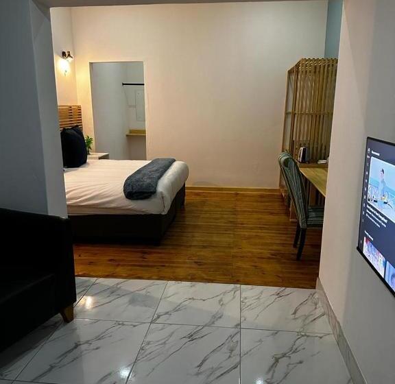 Студия Deluxe, Zuri Place