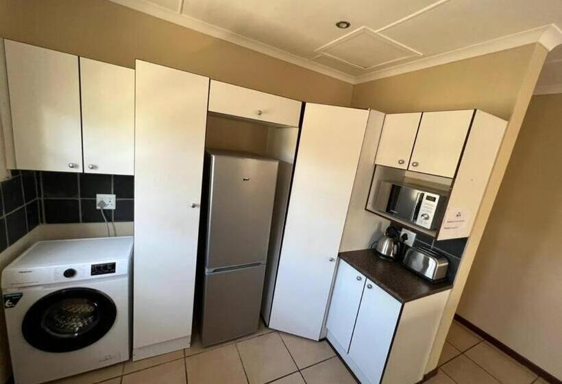 Апартаменты 3 Спальни, Zuri Place