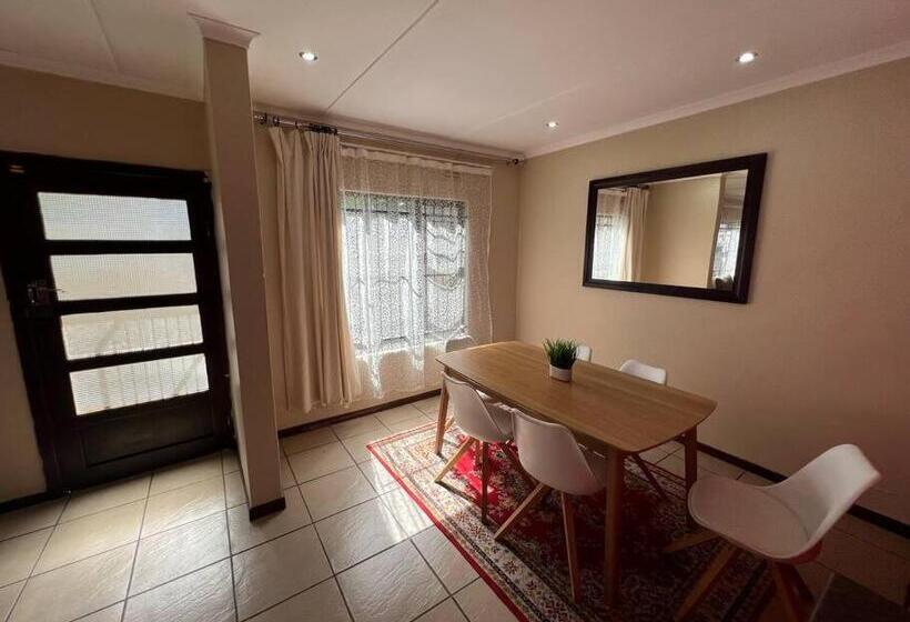 带3个卧室的公寓, Zuri Place