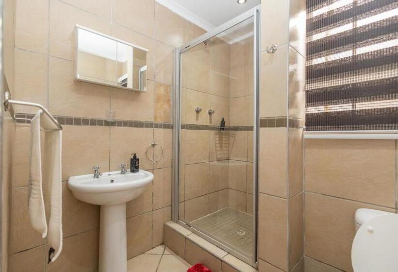 Апартаменты 3 Спальни, Zuri Place