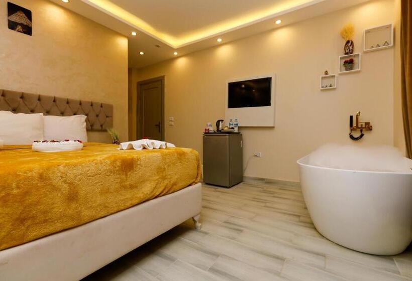 سوئیت با تخت بزرگ, Venus Pyramids Inn   Top Roof Access W Free Break Fast