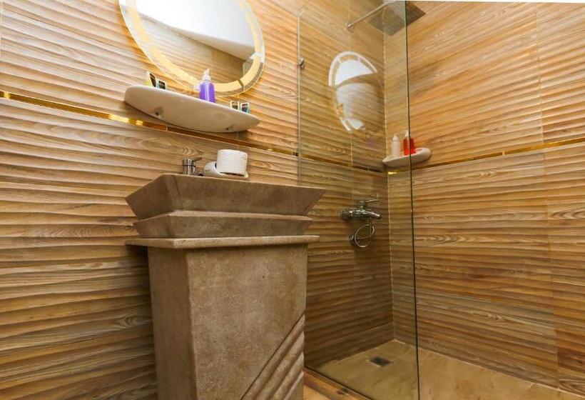 اتاق راحتی سه تخته, Venus Pyramids Inn   Top Roof Access W Free Break Fast