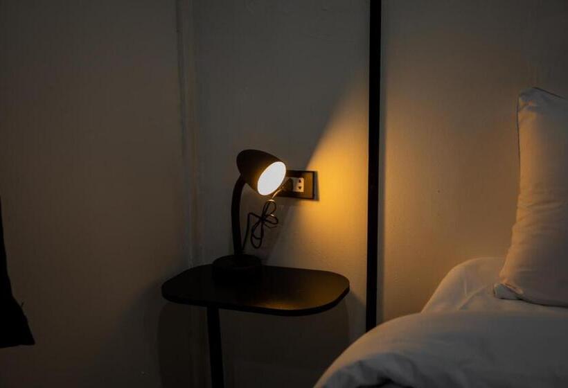 اتاق استاندارد با تخت بزرگ, The Bright House, Koh Phi Phi