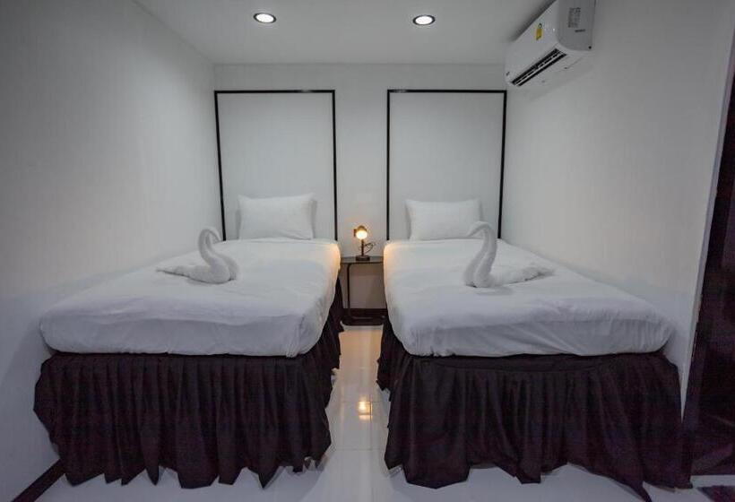 اتاق استاندارد با بالکن, The Bright House, Koh Phi Phi