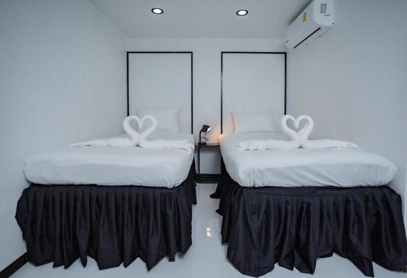اتاق استاندارد با بالکن, The Bright House, Koh Phi Phi