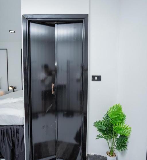 اتاق استاندارد با تخت بزرگ, The Bright House, Koh Phi Phi