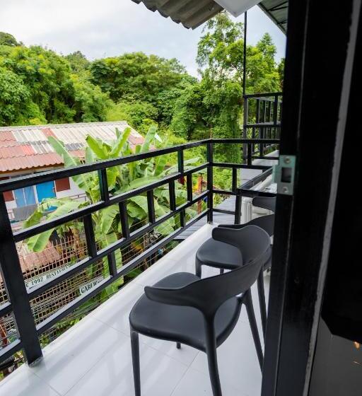 اتاق استاندارد با بالکن, The Bright House, Koh Phi Phi