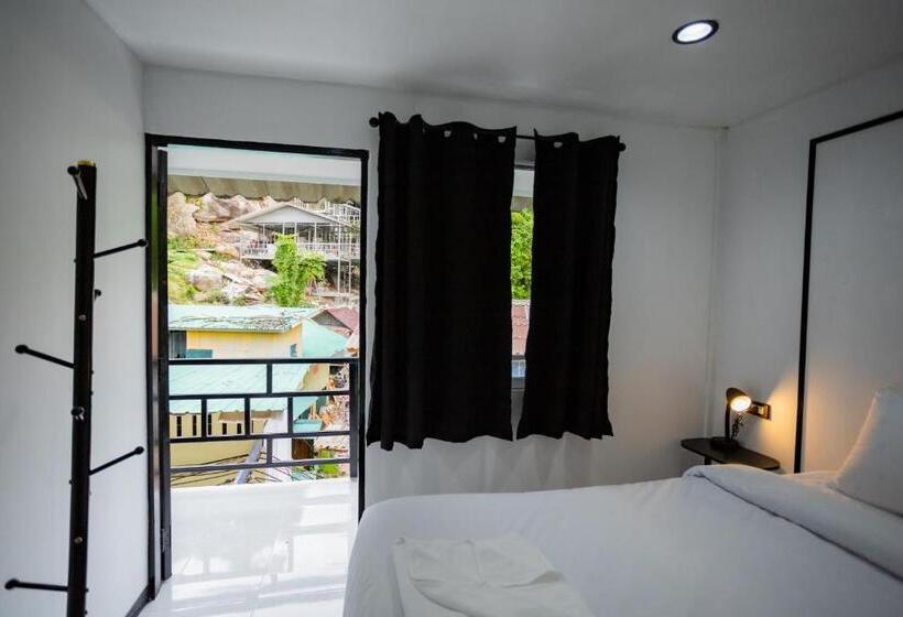 اتاق استاندارد با تخت بزرگ, The Bright House, Koh Phi Phi