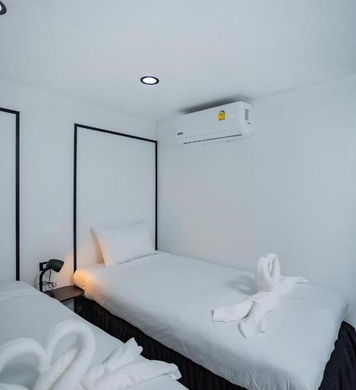 اتاق استاندارد با بالکن, The Bright House, Koh Phi Phi