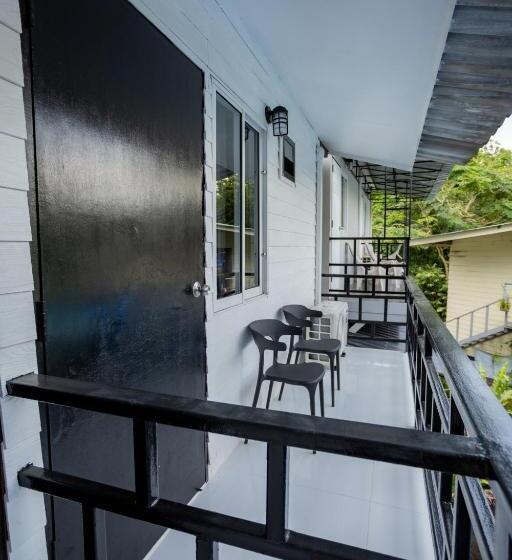 اتاق استاندارد با بالکن, The Bright House, Koh Phi Phi