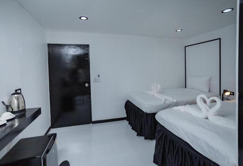 اتاق استاندارد با بالکن, The Bright House, Koh Phi Phi
