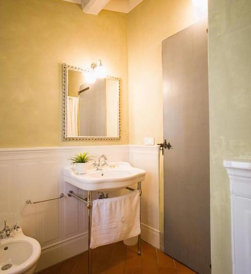 Апартаменты 1 Спальня, Farmhouse With Swimming Pool Surrounded By Greenery Just 20 Minutes From Arezzo