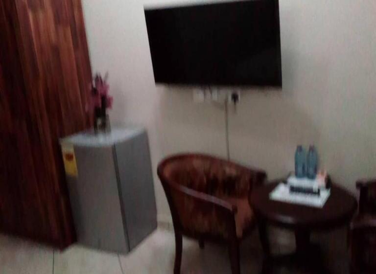 标准间, Adwoa Asantewaa Memorial